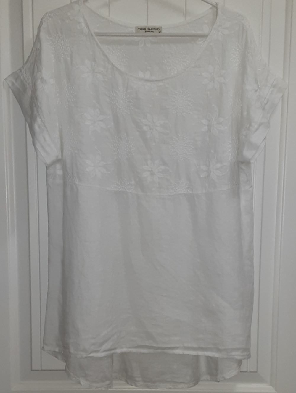 Terzo Millennio Made In Italy White Linen Floral Embroidered Top Medium